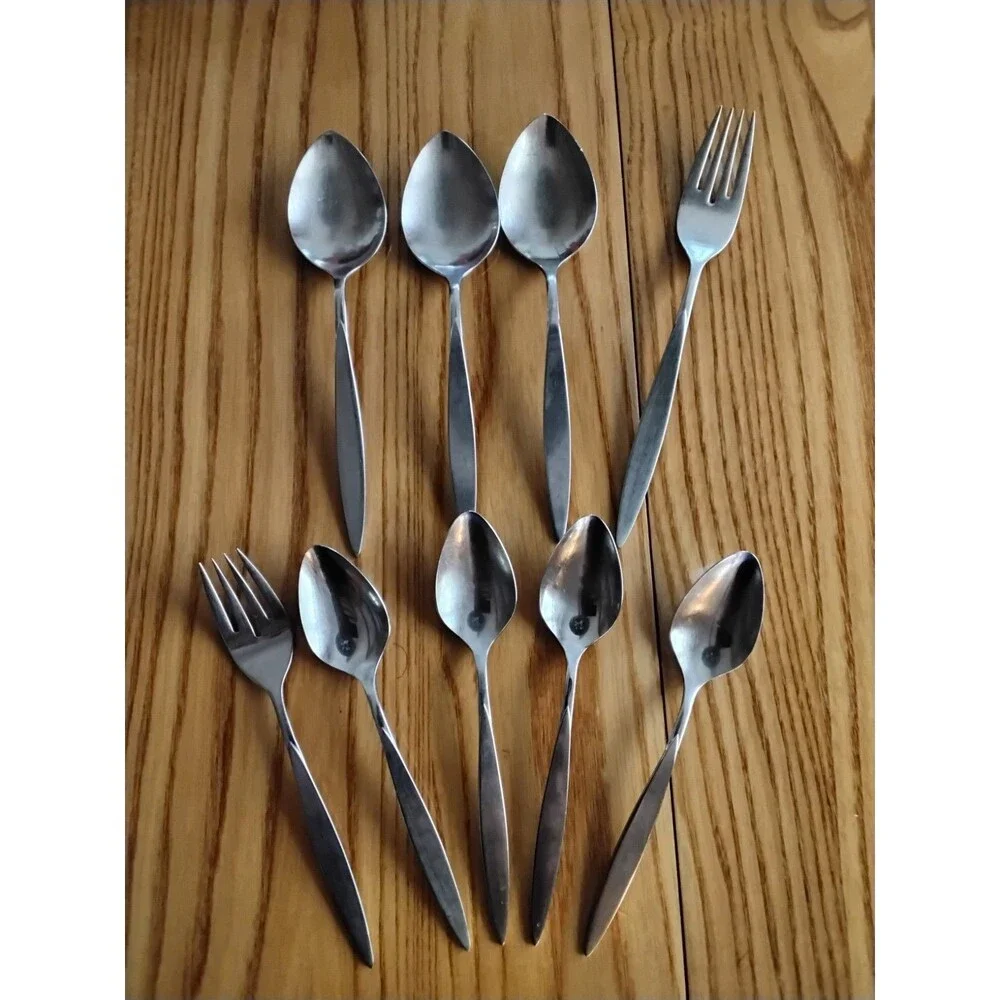 Oneidacraft Deluxe Stainless Wintersong 9 Pc,  4 Teaspoons 2 Forks 3 Soup Spoon